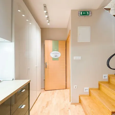 Apartment Mak *