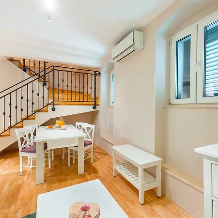 Apartment Mak
